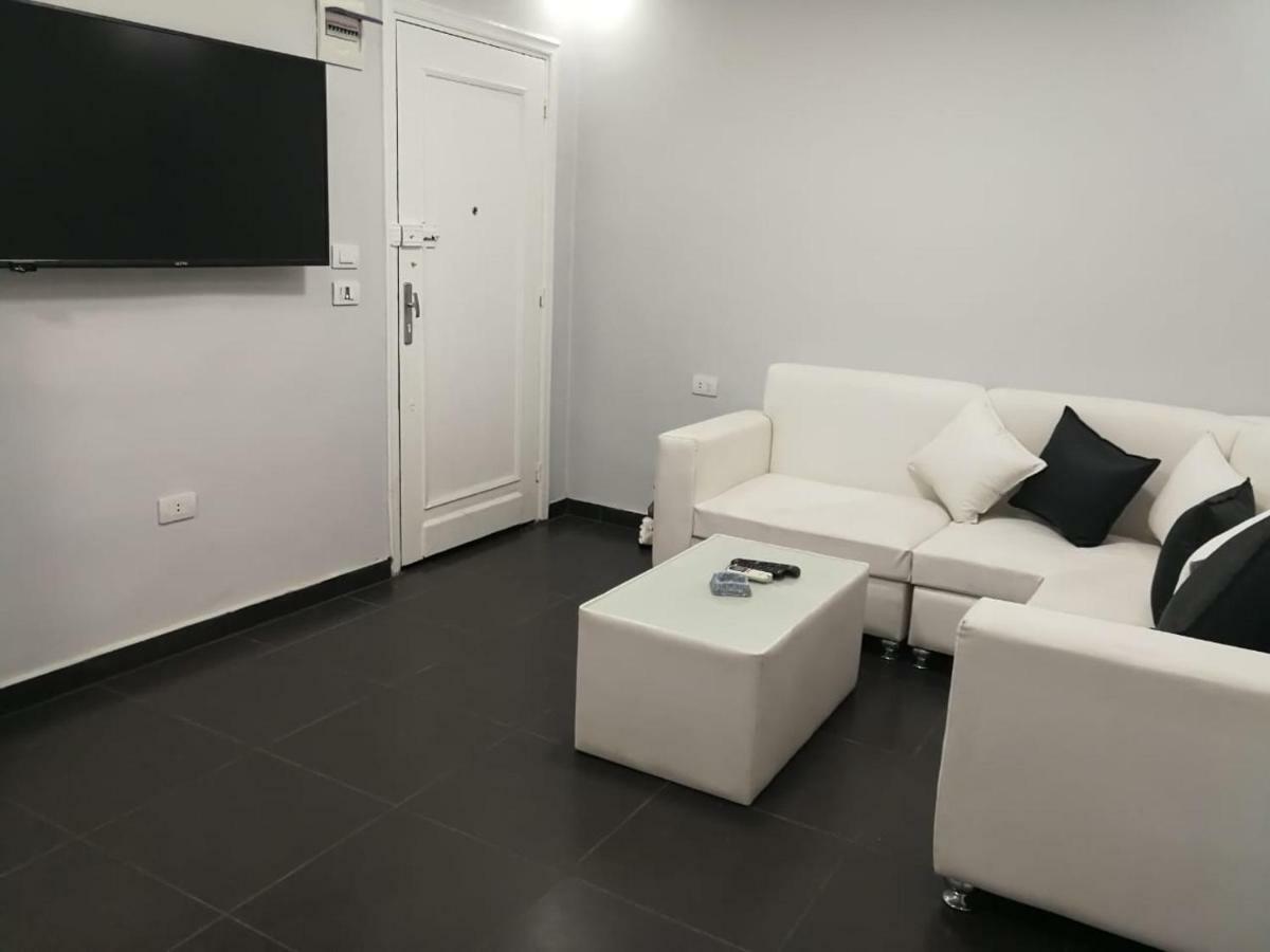 Lovely With Side Sea View Located In The Heart Of The Appartement
